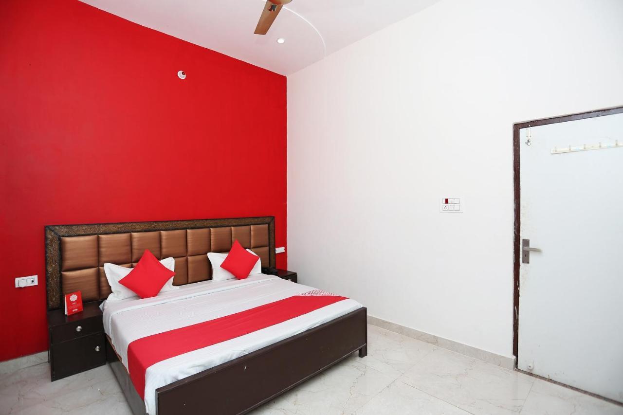 Oyo 29517 Hotel Barsana Palace Chhata Екстер'єр фото