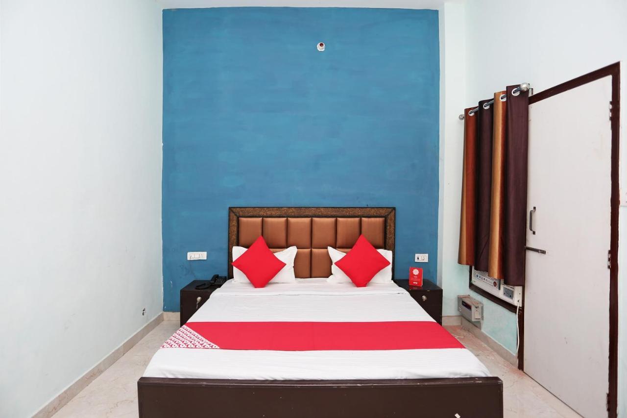 Oyo 29517 Hotel Barsana Palace Chhata Екстер'єр фото