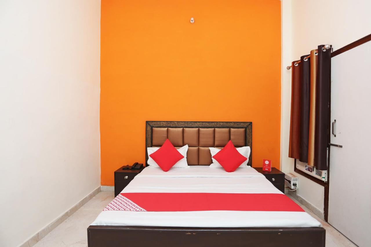 Oyo 29517 Hotel Barsana Palace Chhata Екстер'єр фото