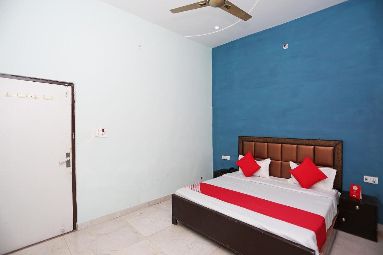 Oyo 29517 Hotel Barsana Palace Chhata Екстер'єр фото