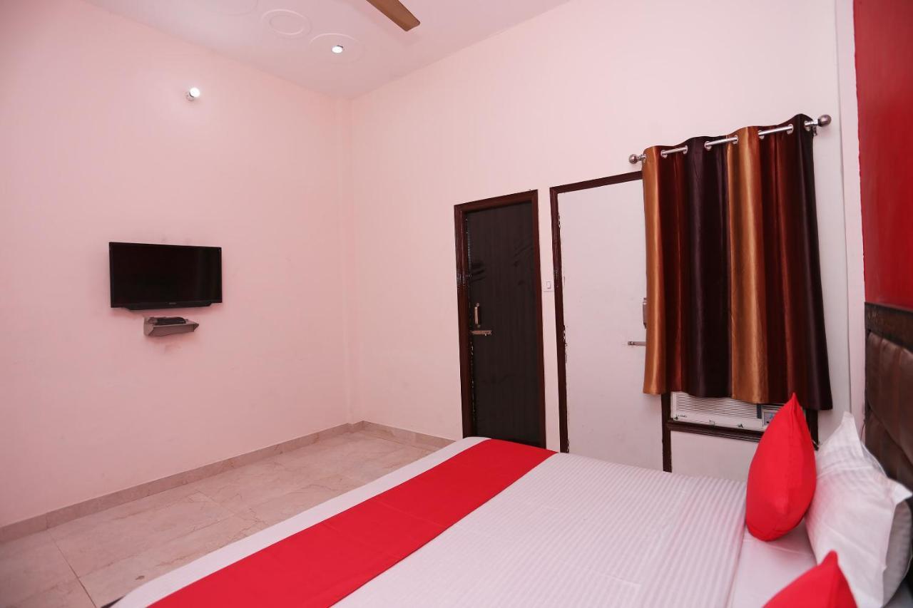 Oyo 29517 Hotel Barsana Palace Chhata Екстер'єр фото