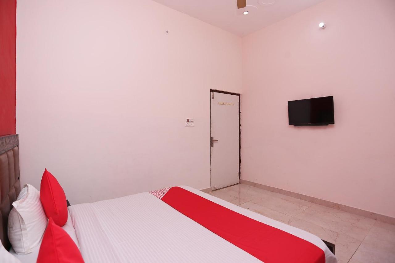 Oyo 29517 Hotel Barsana Palace Chhata Екстер'єр фото