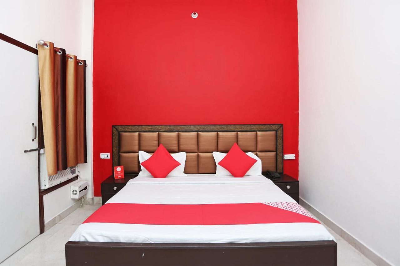 Oyo 29517 Hotel Barsana Palace Chhata Екстер'єр фото