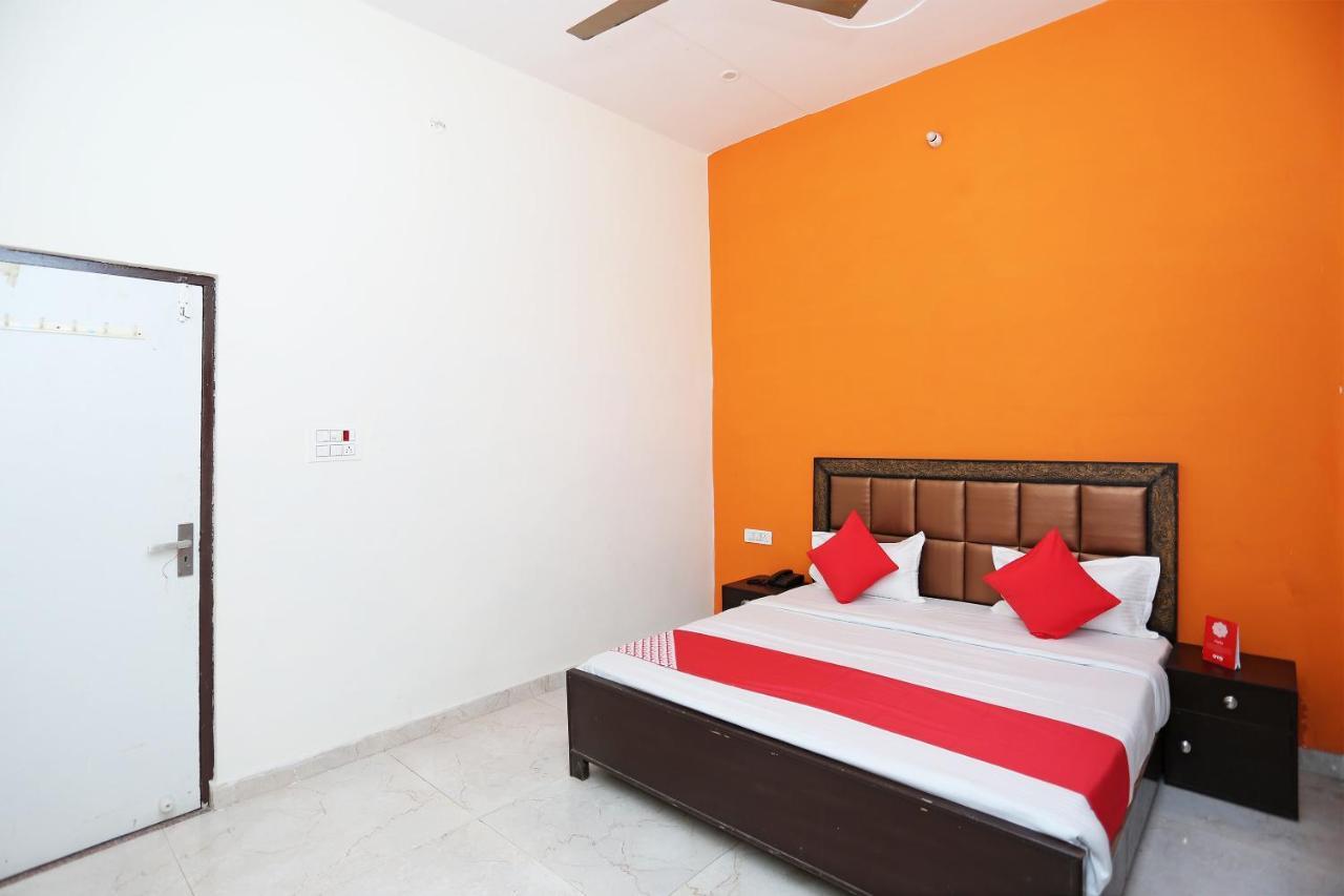 Oyo 29517 Hotel Barsana Palace Chhata Екстер'єр фото