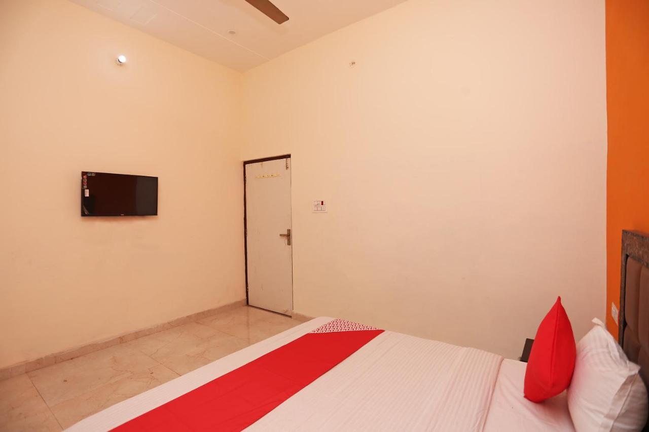 Oyo 29517 Hotel Barsana Palace Chhata Екстер'єр фото