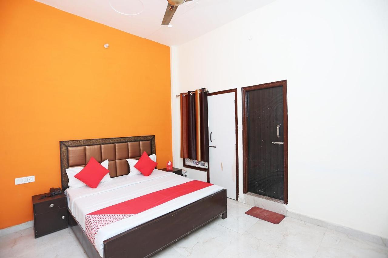 Oyo 29517 Hotel Barsana Palace Chhata Екстер'єр фото