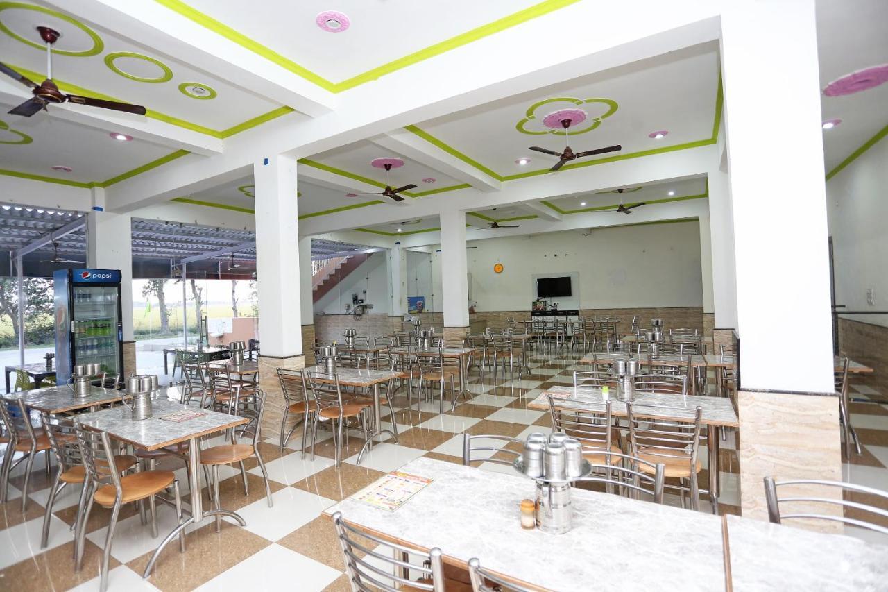 Oyo 29517 Hotel Barsana Palace Chhata Екстер'єр фото