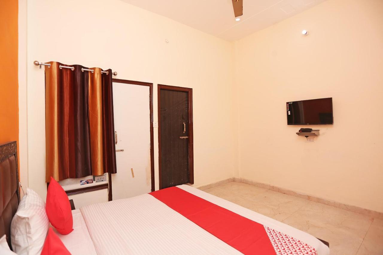 Oyo 29517 Hotel Barsana Palace Chhata Екстер'єр фото