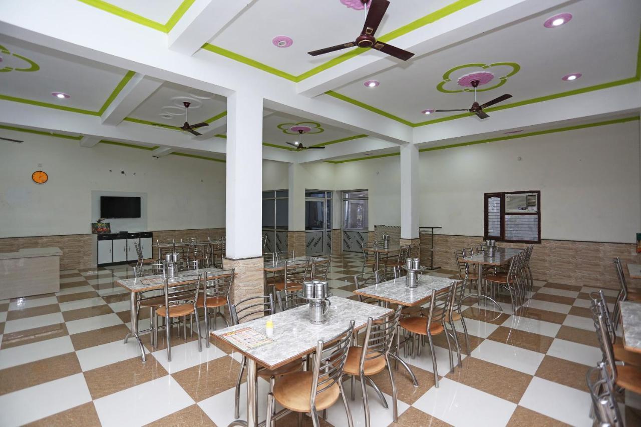 Oyo 29517 Hotel Barsana Palace Chhata Екстер'єр фото