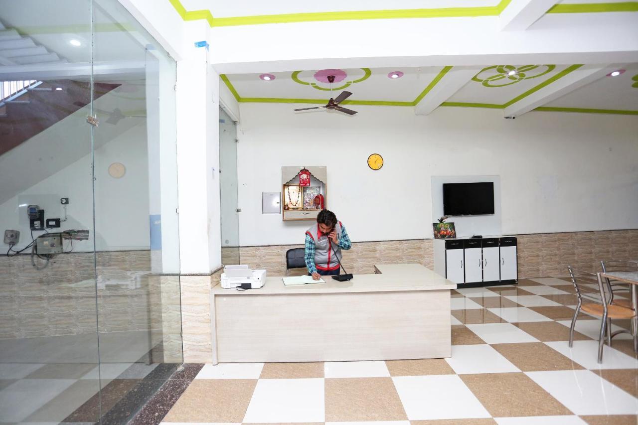 Oyo 29517 Hotel Barsana Palace Chhata Екстер'єр фото