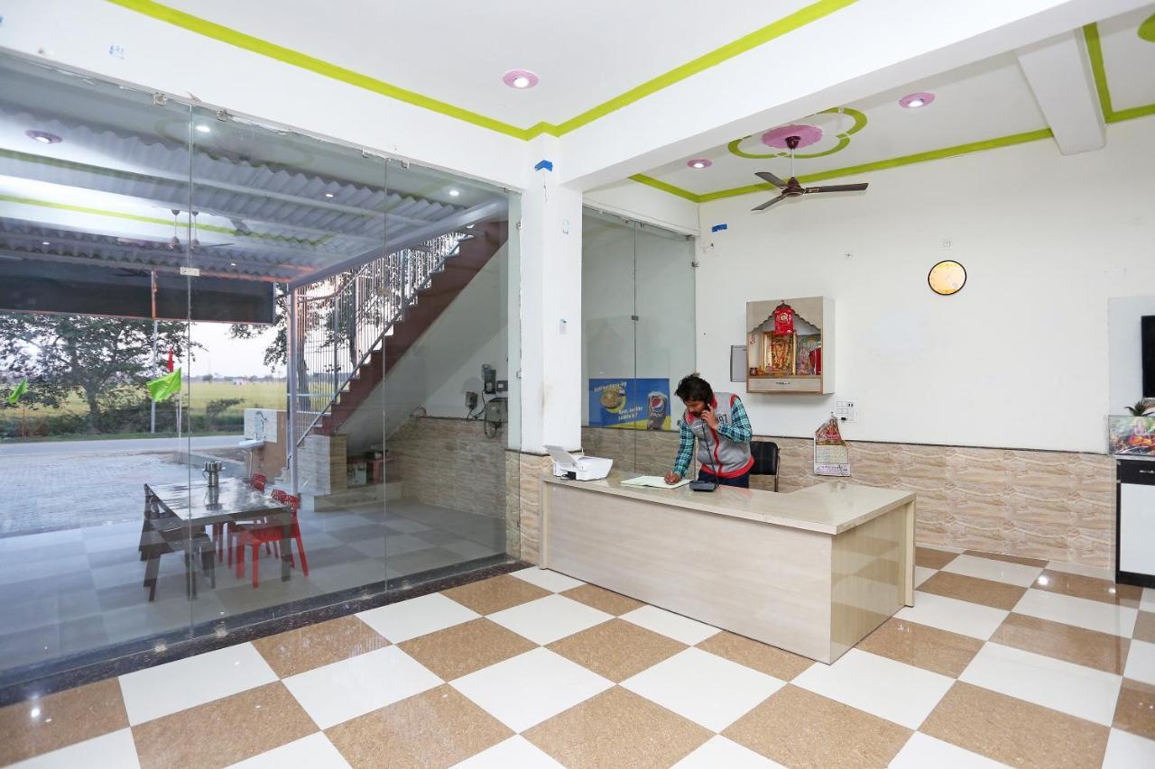 Oyo 29517 Hotel Barsana Palace Chhata Екстер'єр фото